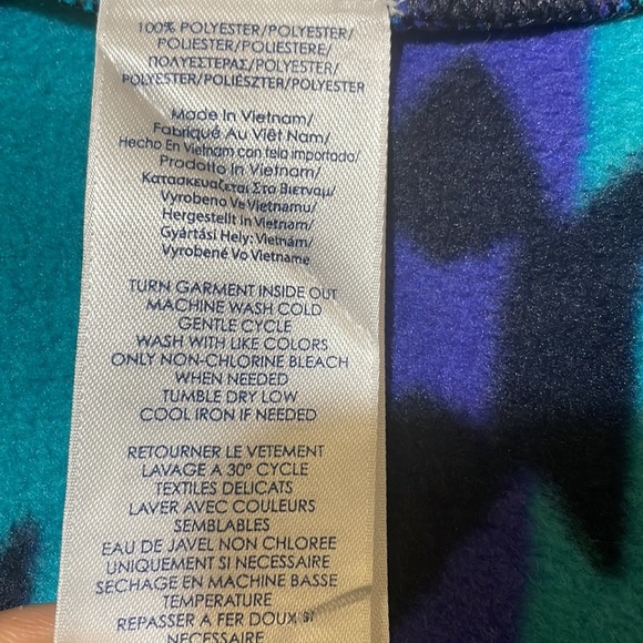 Chaps women’s Fleece vest detailed measurements - Picture 8 of 8